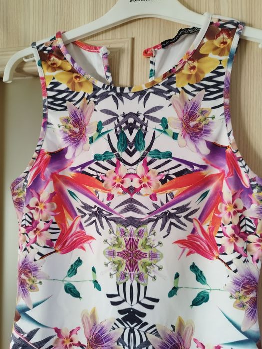 Śliczna sukienka. R.36/38.