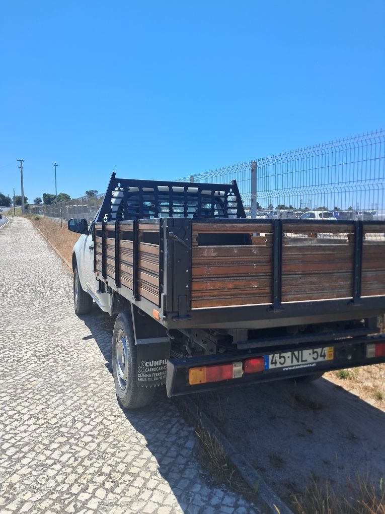 Carrinha MITSUBISHI L200