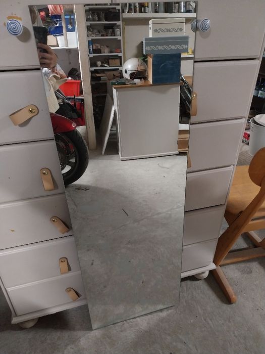 Lustro ze wzorem kwiatów i motylów