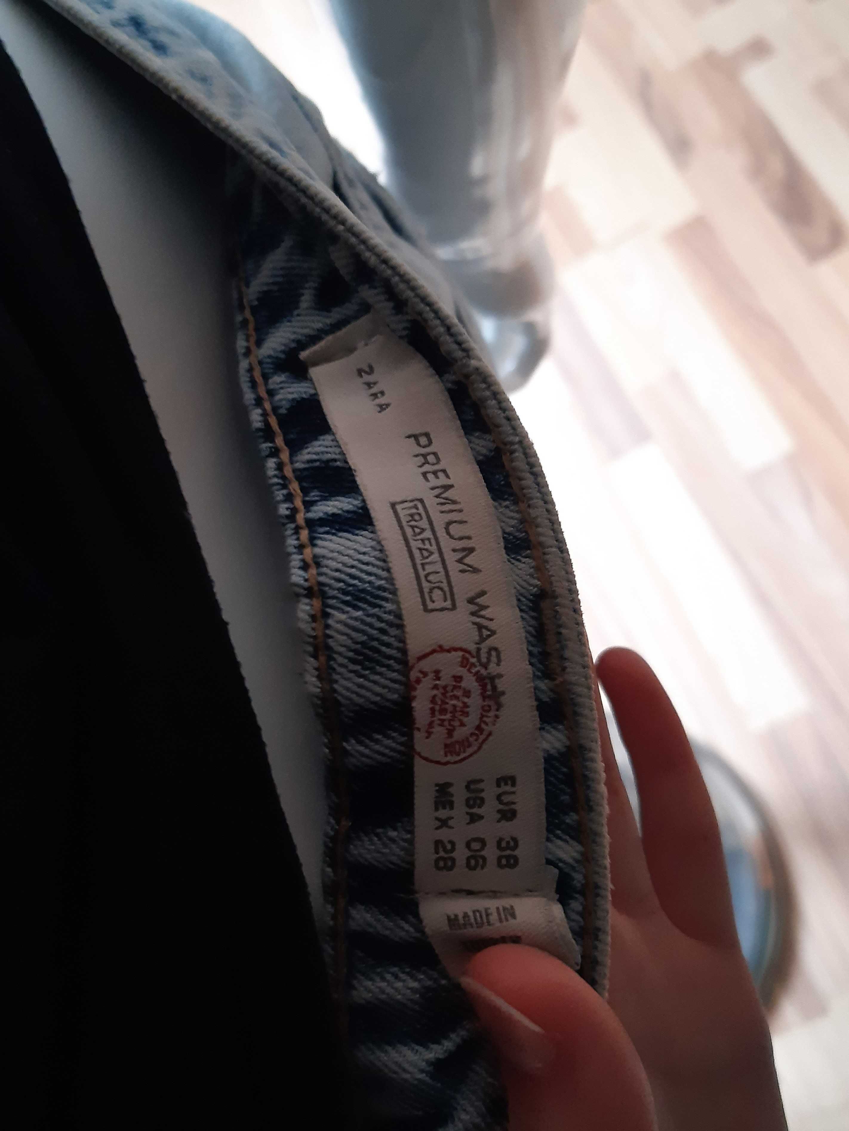długie jasne jeansowe spodnie z dziurami luźne proste mom jeans ZARA M