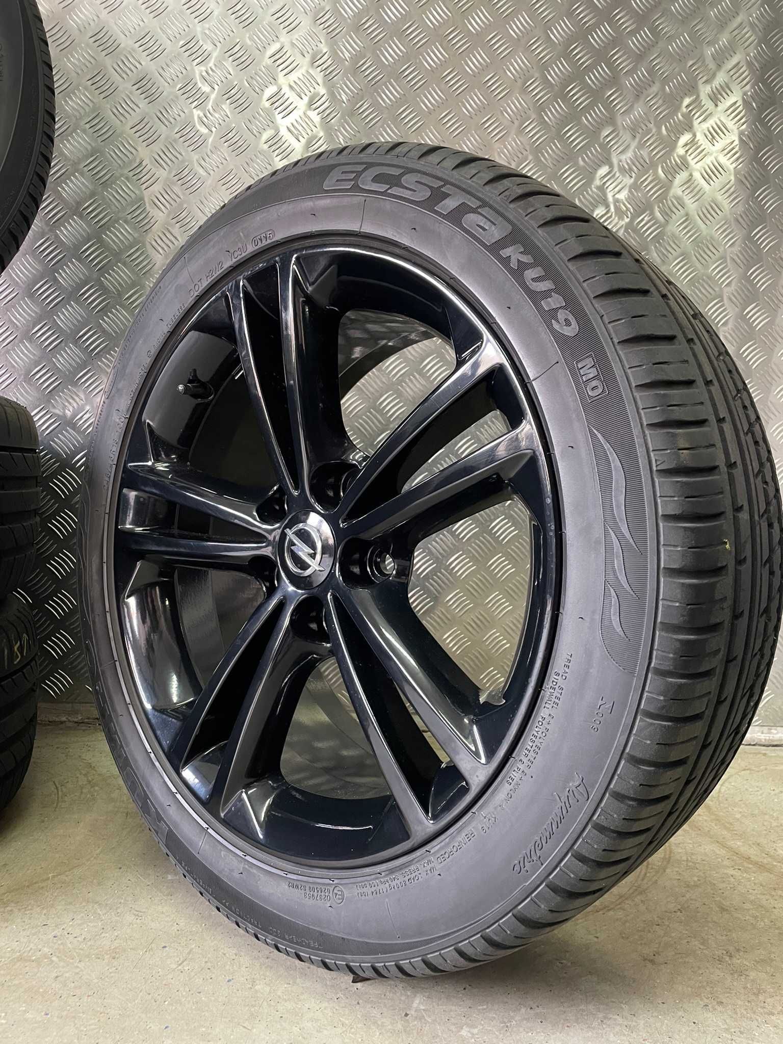 Koła Opel Insignia 8x18 Et42 5x120 245/45R18 Adax Koźle