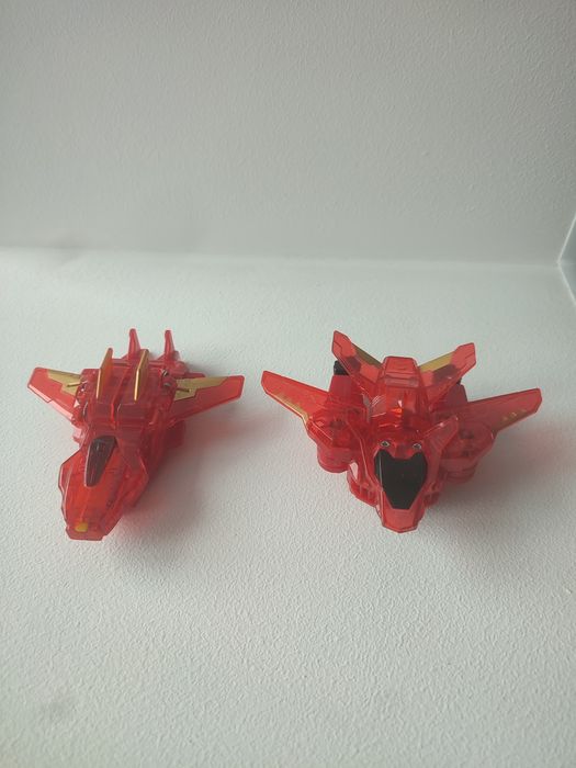 три трансформери роботи літак скрічер