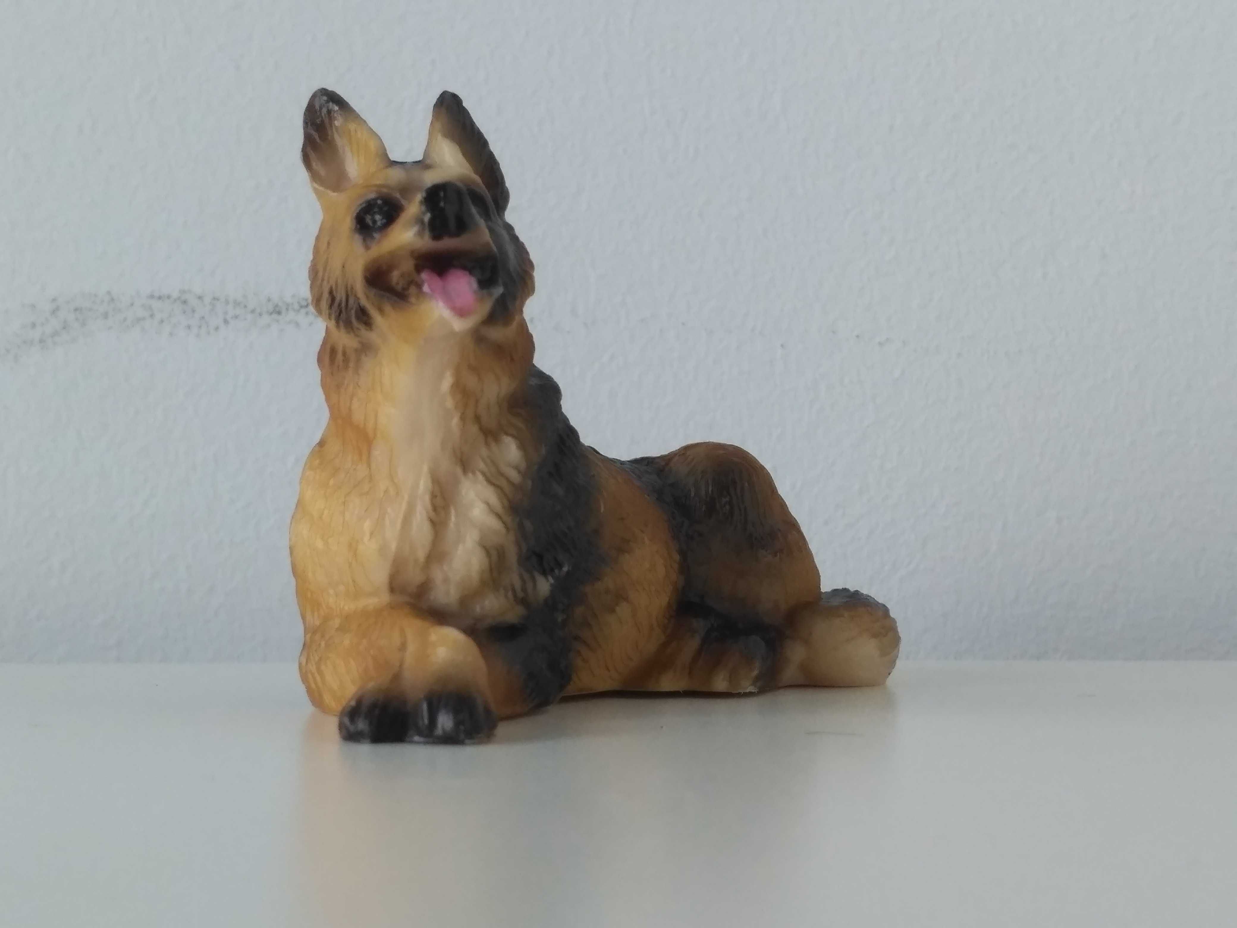 Pies Schleich: leżący owczarek niemiecki