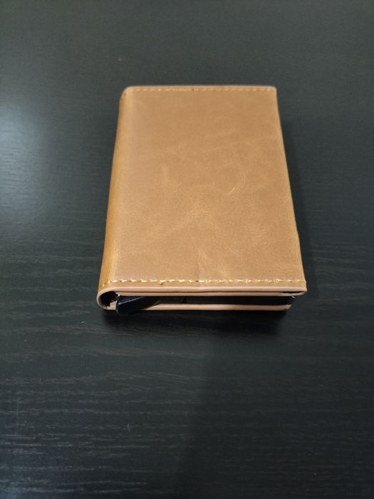 Carteira RFID castanha em pele