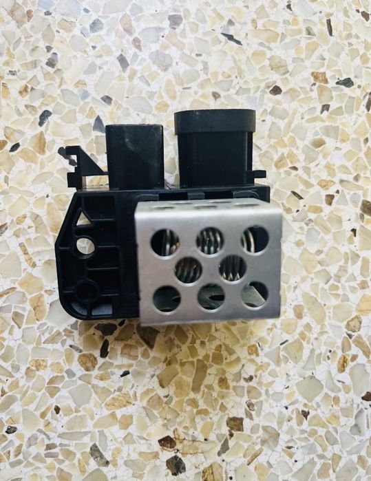 Peugeot/Citroen регулятор оборотов вентилятора 9673999880 вантажівок