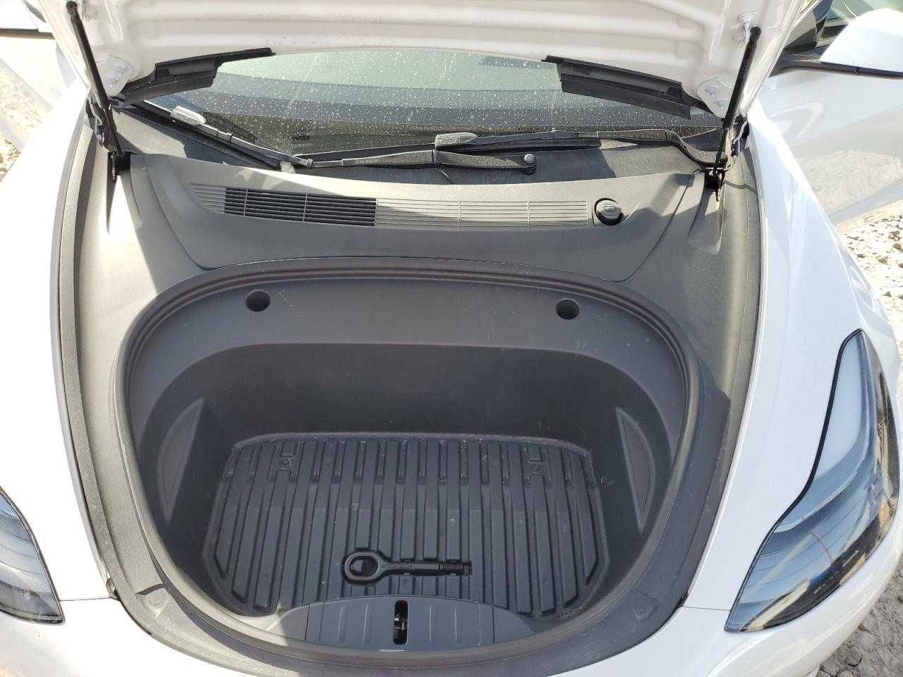 2023 Року випуску Tesla Model 3