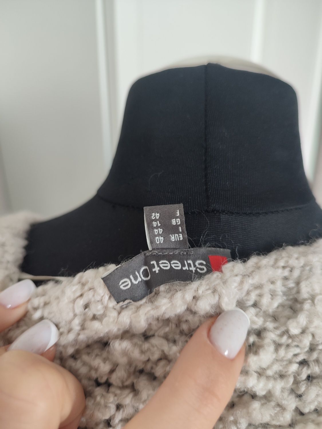 Długi sweter Boho gruby beżowy kremowy damski oversize rozmiar 40 L
