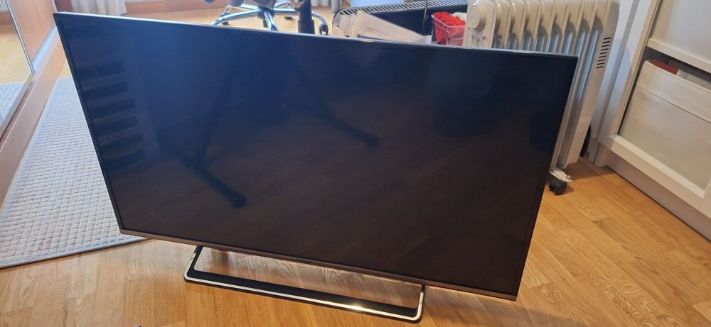 TV Led Panasonic tamanho 43 polegadas com acesso ao Youtube