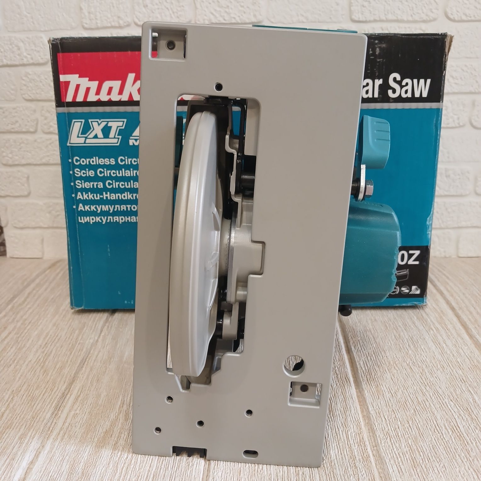 Акумуляторна дискова пила makita dhs680