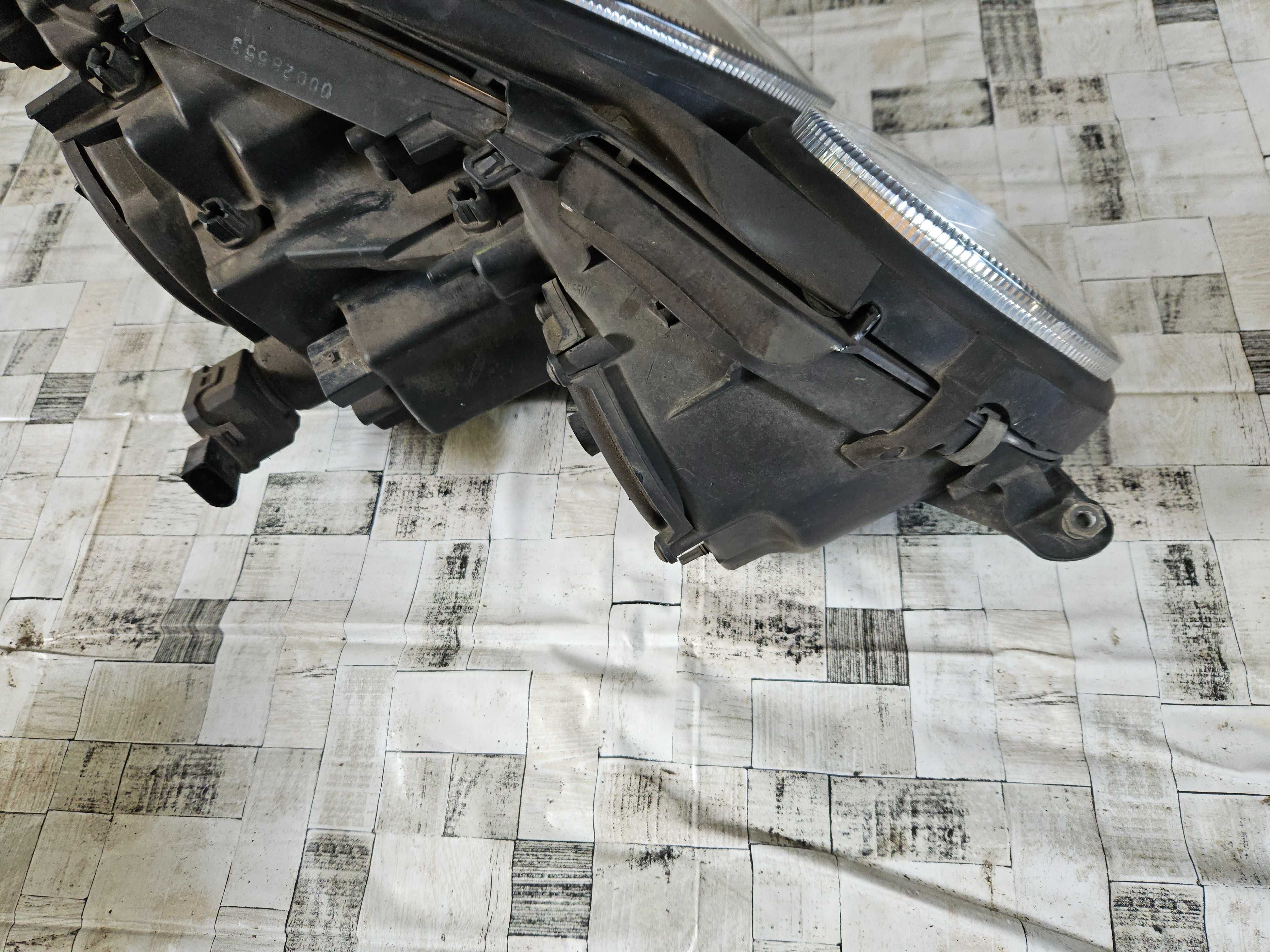 Mercedes w211 lampa lewa przednia przód H7 EUROPA STAN JAK NOWE