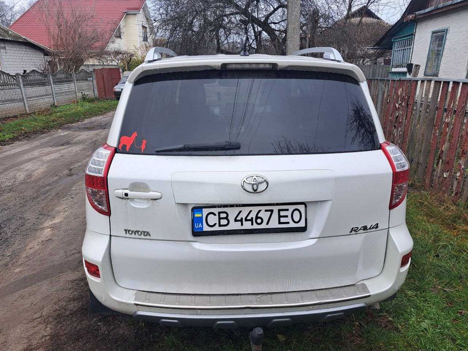 Toyota RAV4 біла