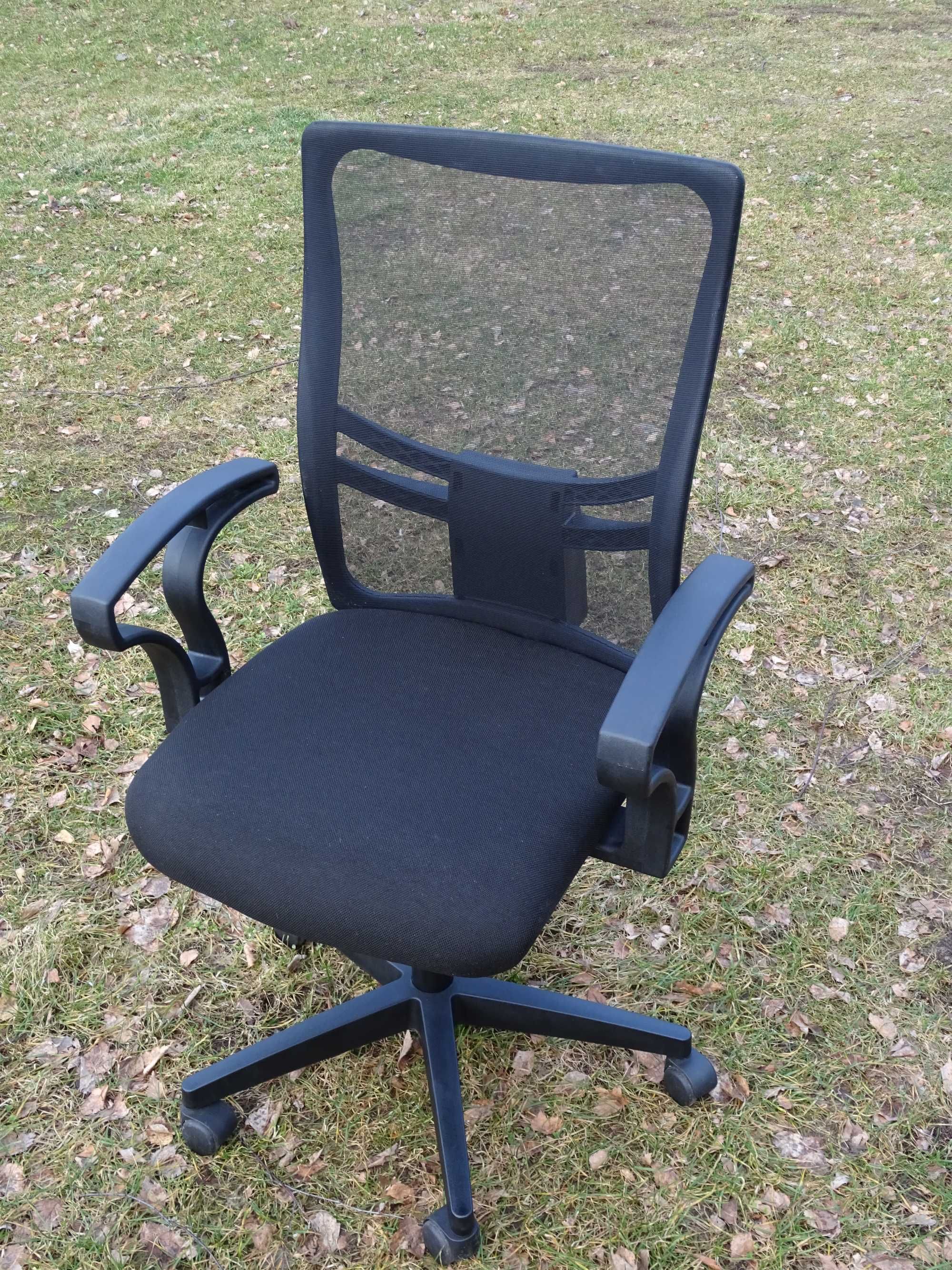 Krzesło fotel biurowy w dobrym stanie