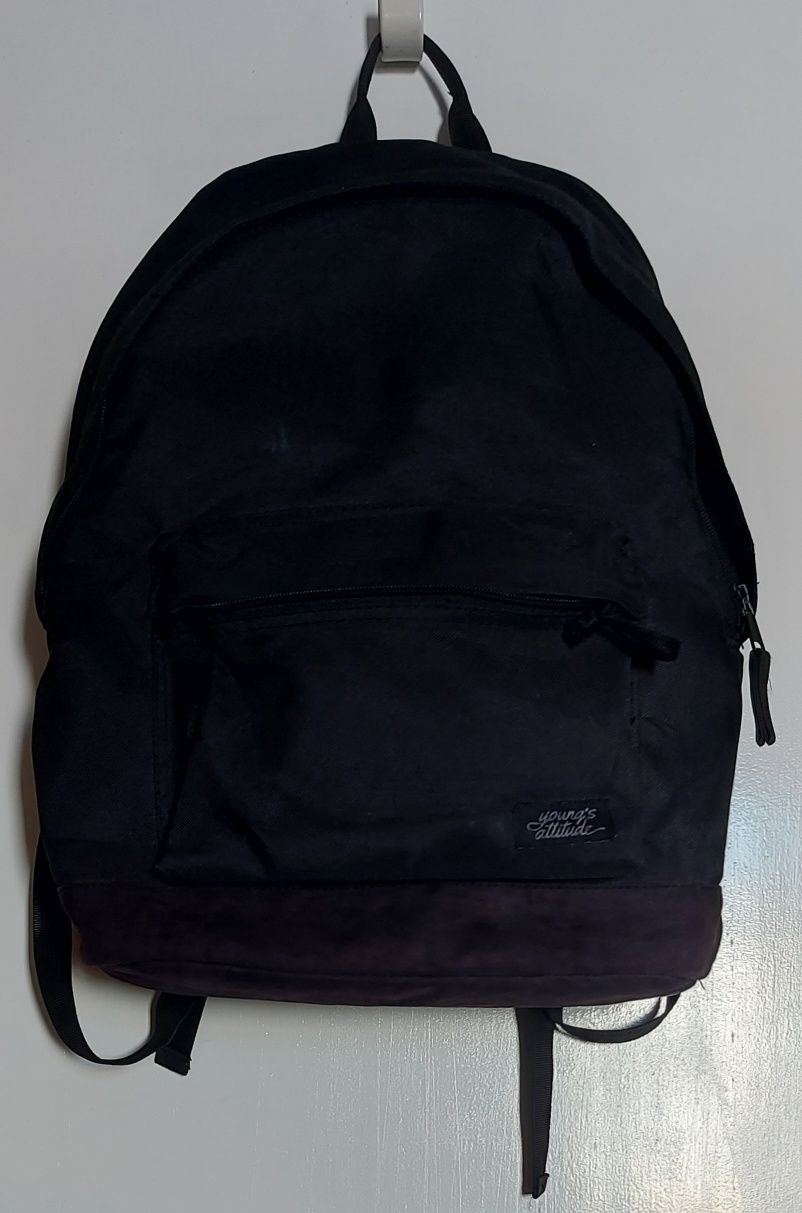 Mochila preta em bom estado