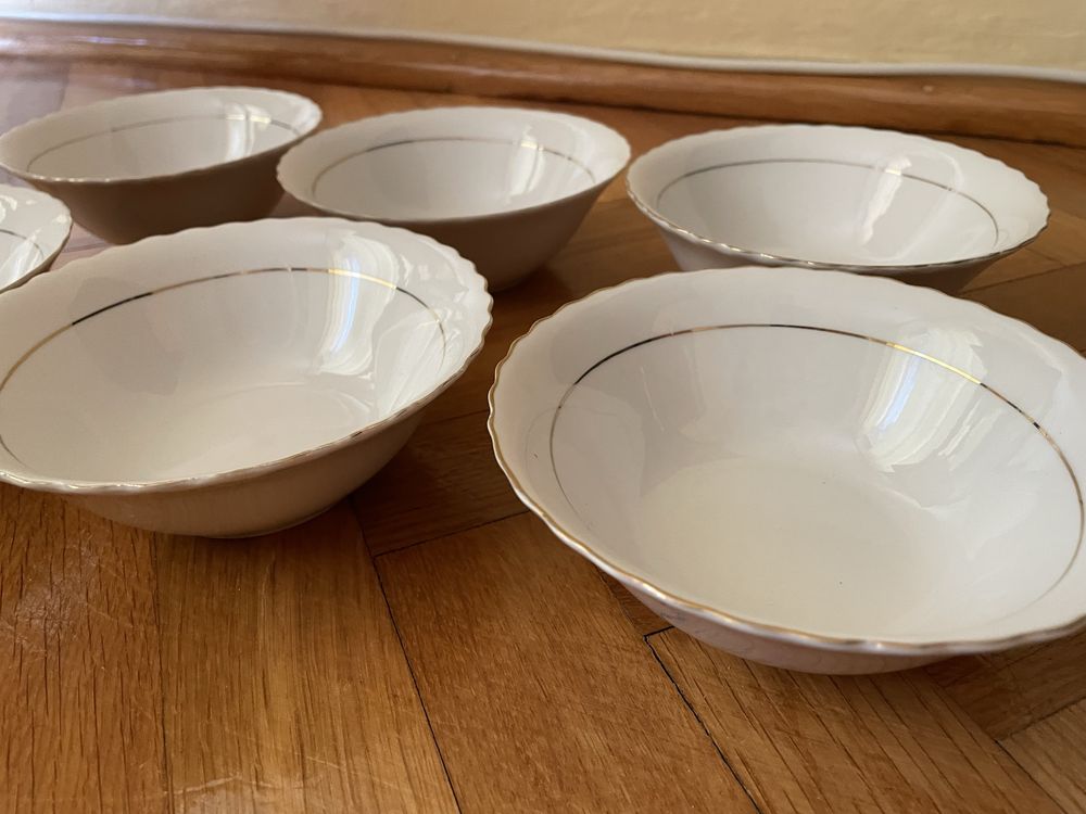 Salaterki porcelanowe miseczki ze srebrnym rantem białe komplet