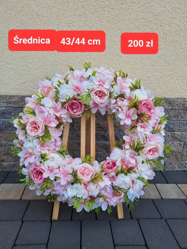 Wianek ozdoba na drzwi sztuczne kwiaty róż krem