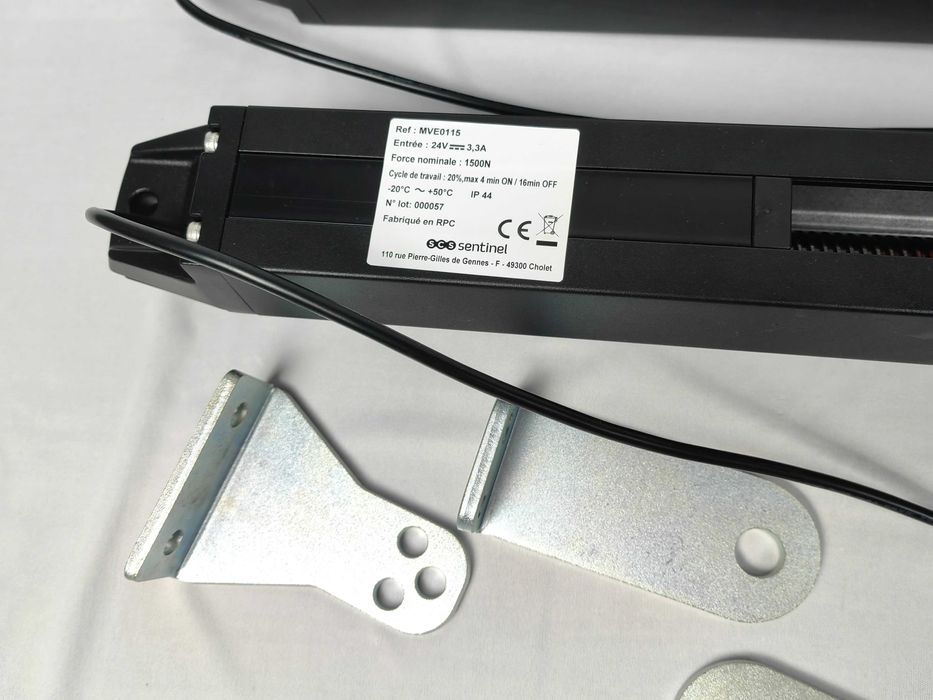 Napęd do bram skrzydłowych SCS SENTINEL czarny