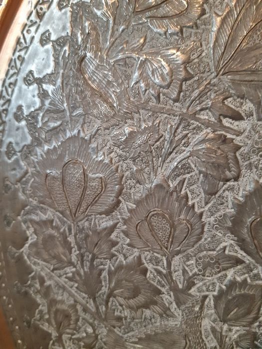 Prato metálico decorativo