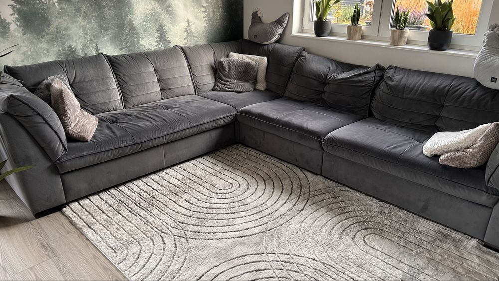 Sprzedam naroznik w dobrym stanie.