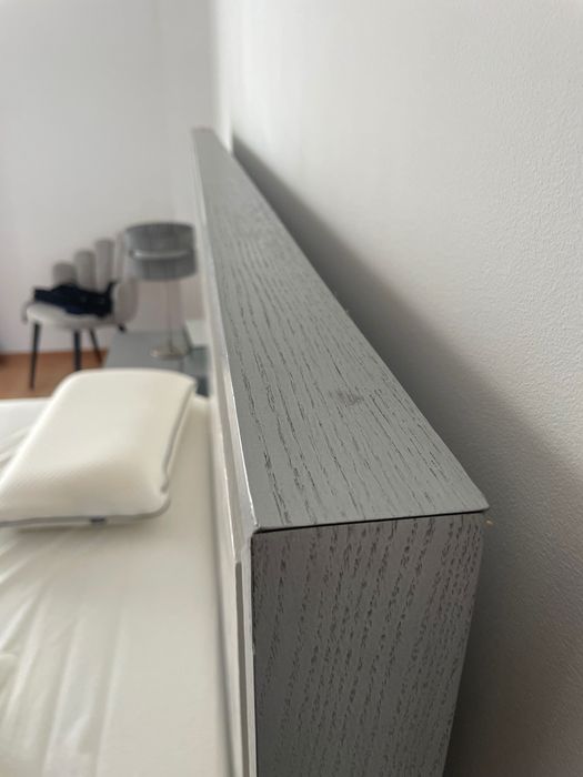 Cama e mesinhas de cabeceiras + Estrado