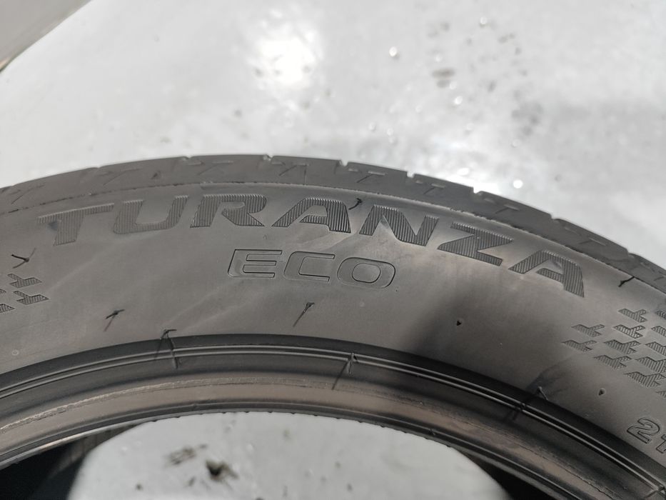 2 pneus semi novos 215-55R18 Bridgestone - Oferta dos portes