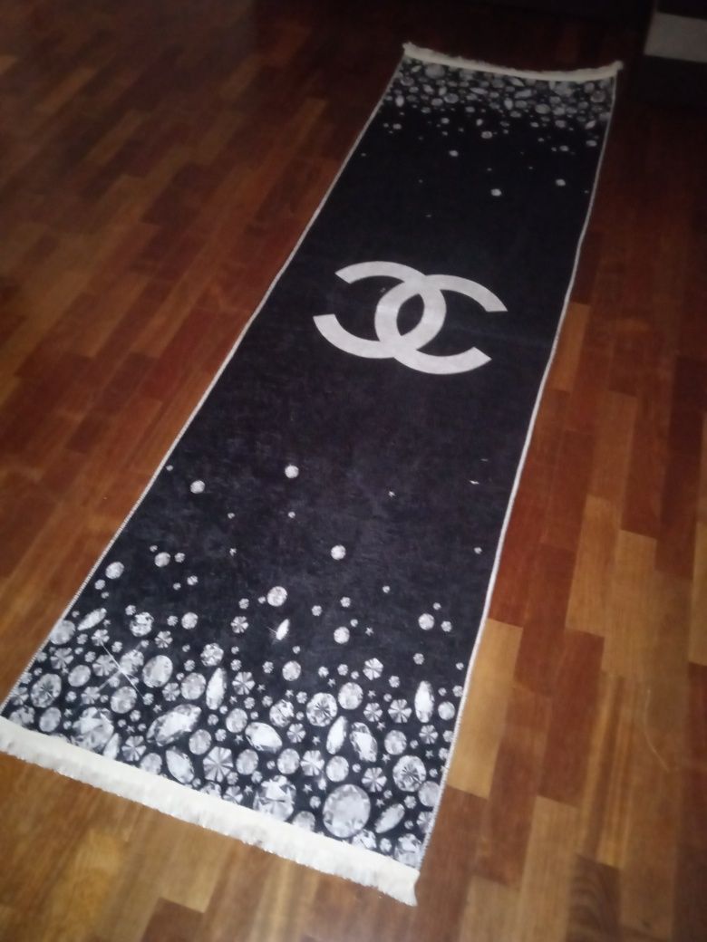 Chodniki Chanel o wymiarach 240 x 75 cm. Promocja 99 zł