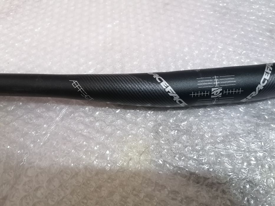 Guiador race face affect novo