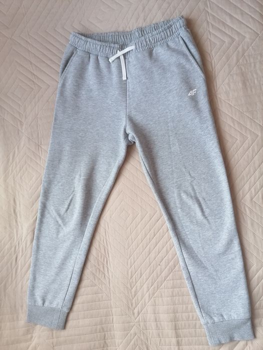 Spodnie dresowe damskie  4f
