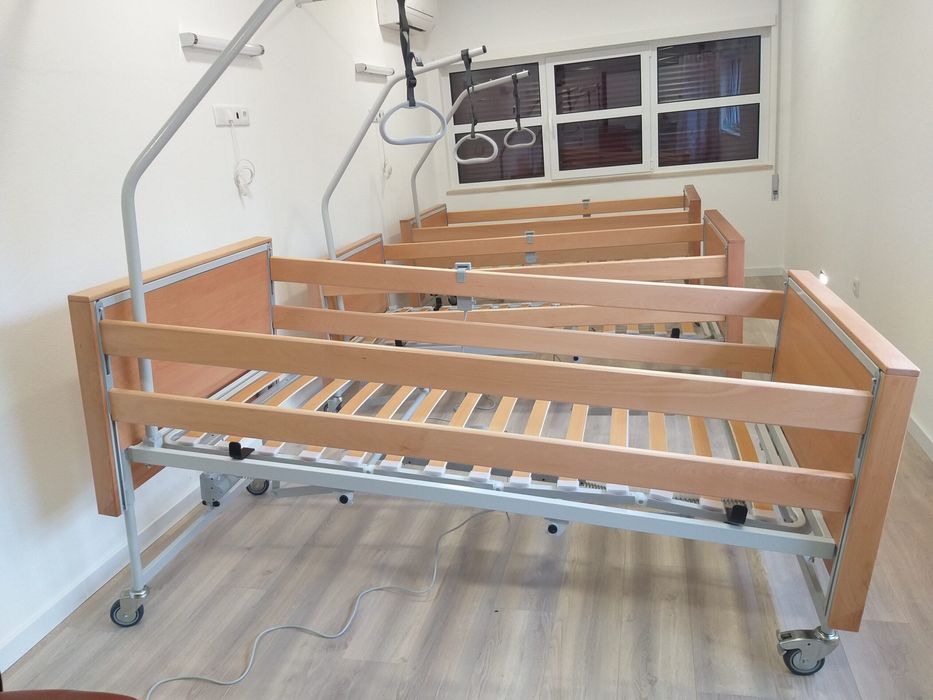 Cama articulada Be.Plus, elétrica com elevação em H