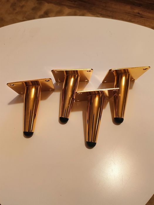 Nóżki meblowe skośne zlote 13cm 4 sztuki

Mam do zaoferowania nowe 

N