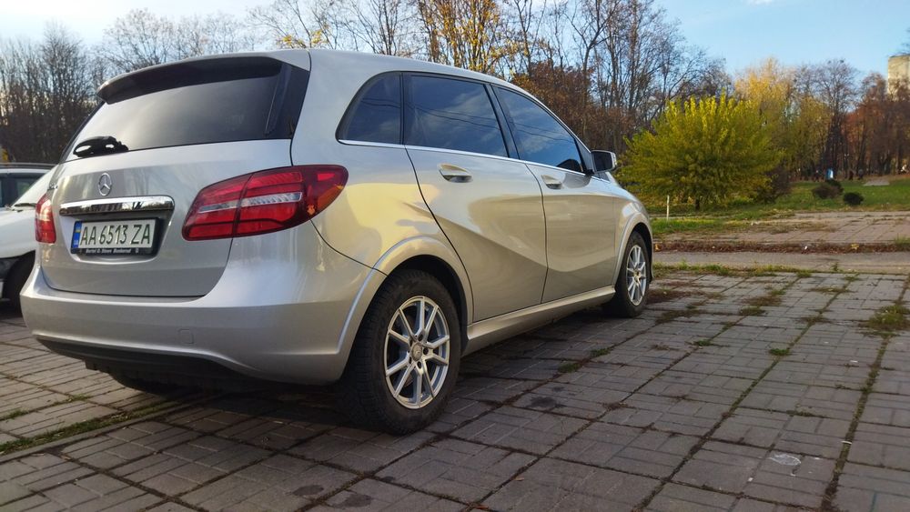 Mercedes Benz B 250E