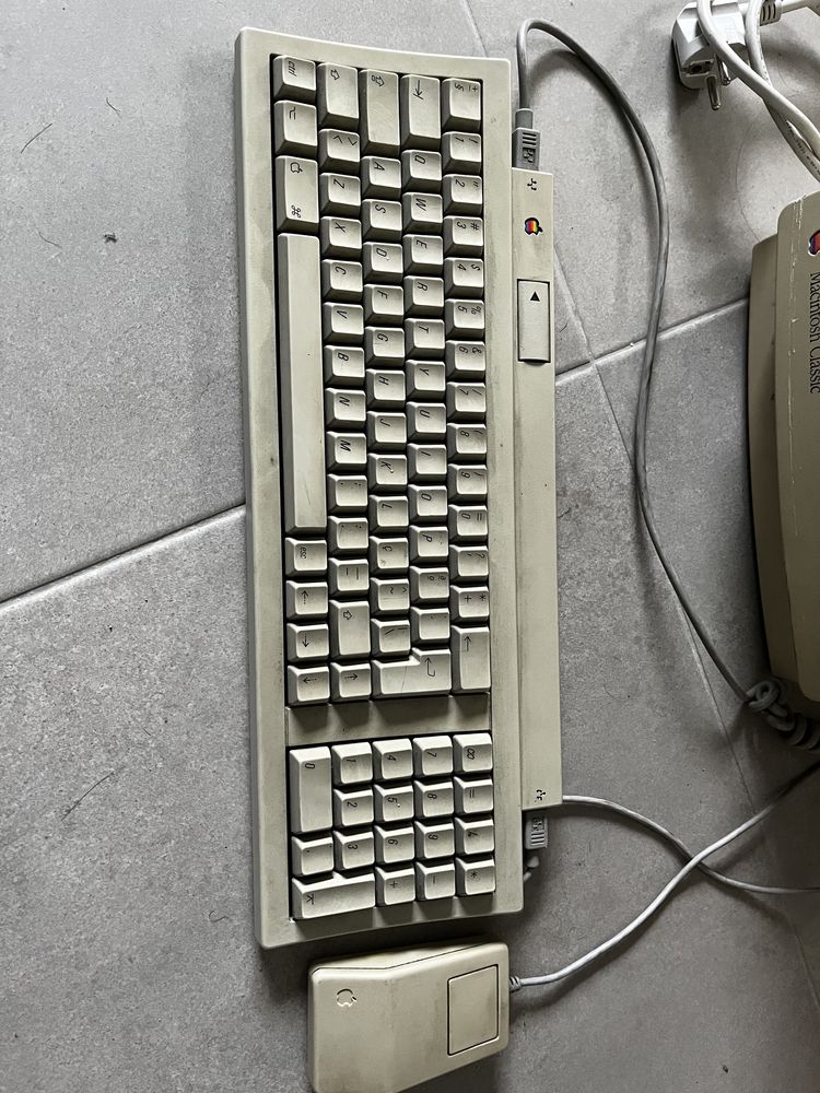 Macintosh classic para colecao com rato e teclado