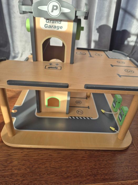 Garaż drewniany Tchibo dla dziecka