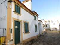 Moradia de 1937, com 91m2, totalmente recuperada preservando a traça a