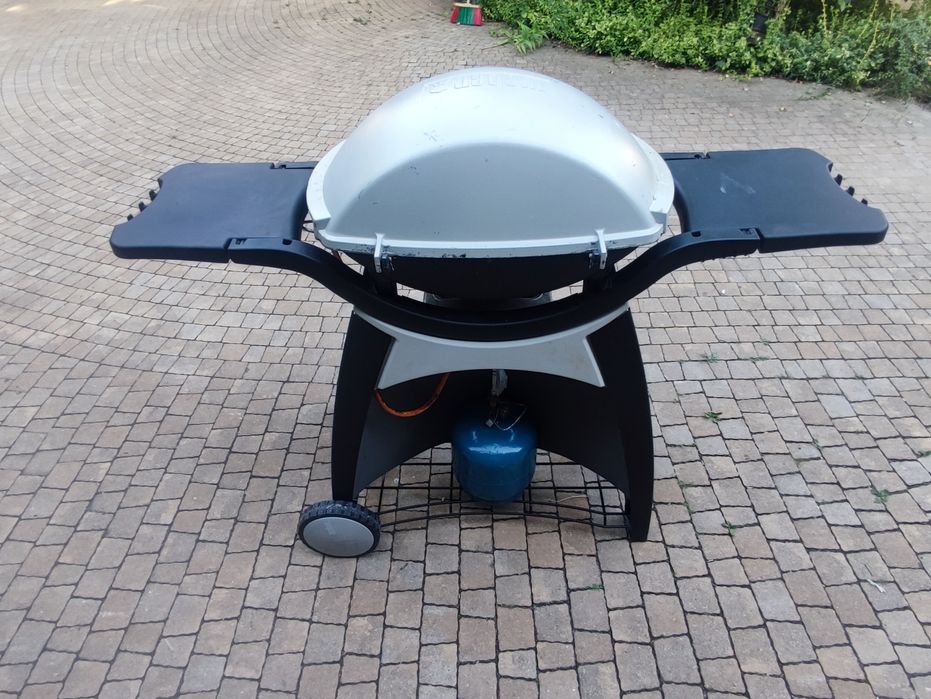 Grill gazowy Weber duży ze  stolikiem - założone nowe palniki..