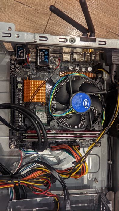 Komputer  PC G4560 8 GB RAM miniitx  Wi-Fi SSD 250GB +win 11