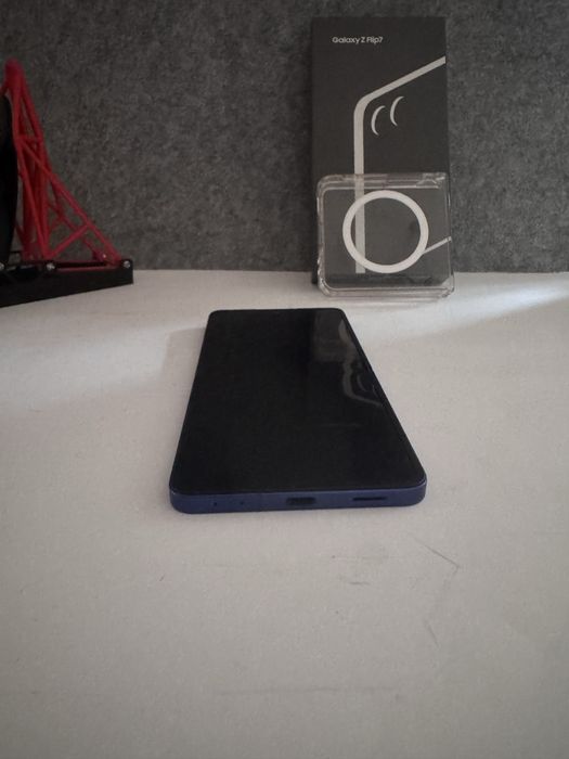 Troco/Vendo Samsung Z Flip 7 256GB Blue Shadow