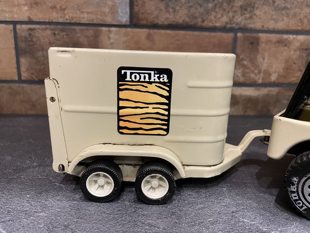 Zabawka jeep firmy Tonka