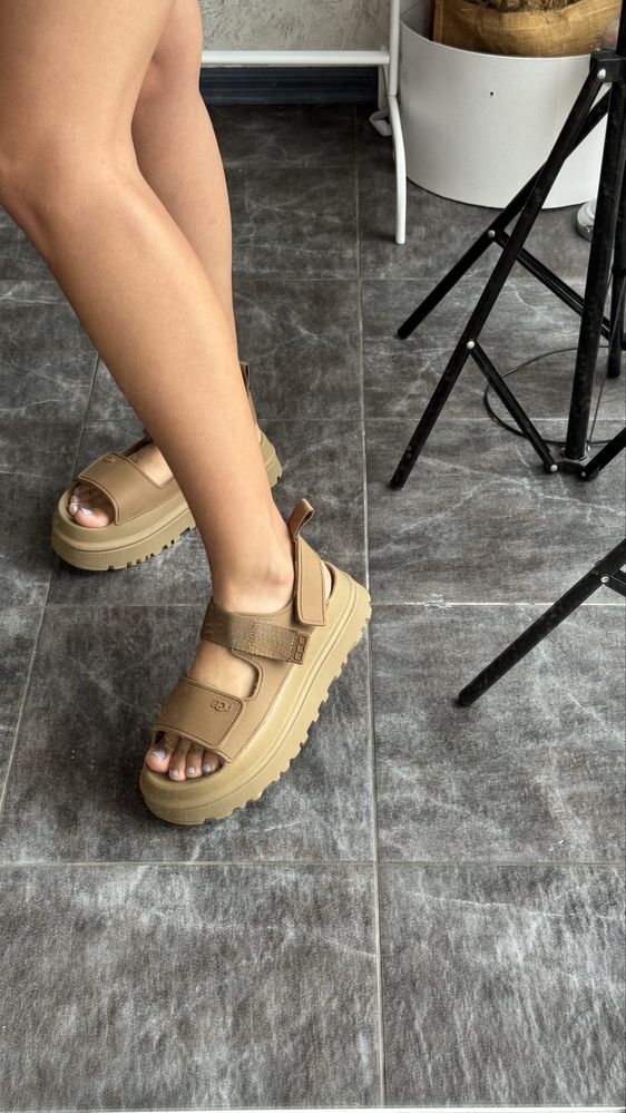 Босоніжки ugg goldenglow коричневі 24.5 см 38.5