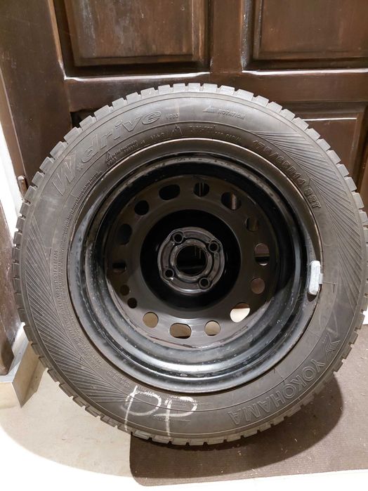 Okazja! Opony zimowe Yokohama 175/65R14 na felgach stalowych
