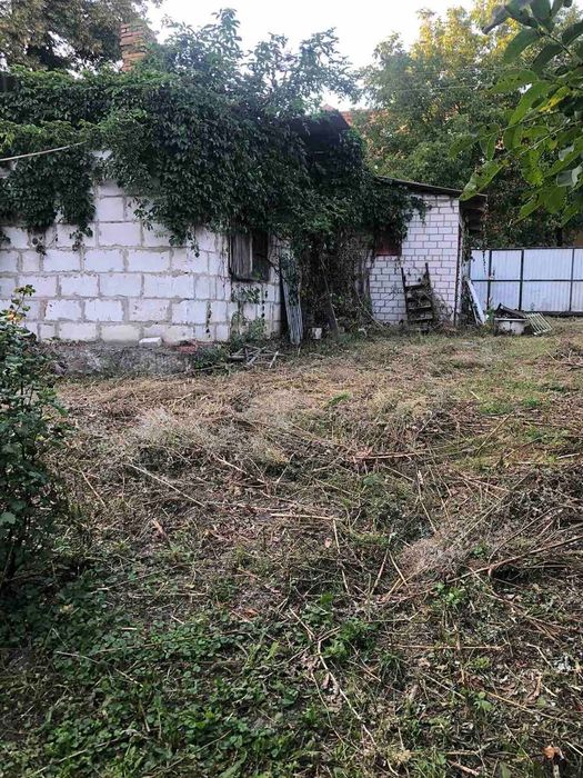 Продам ділянку зі старим будинком, центр міста