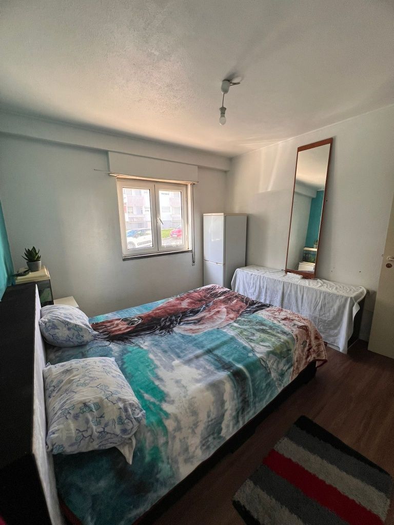 arrendo quarto só para mulheres perto do centro do Montijo