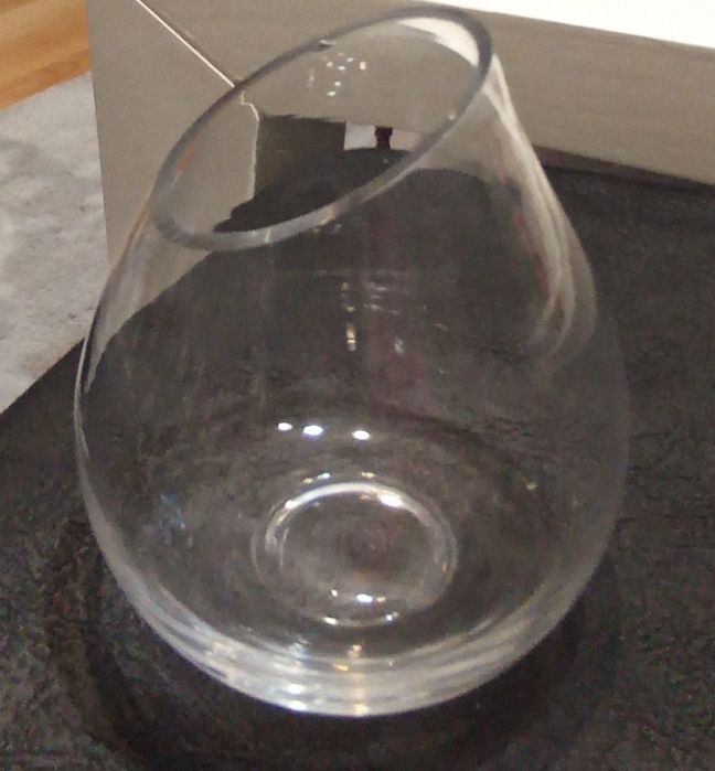 Vaso de vidro transparente