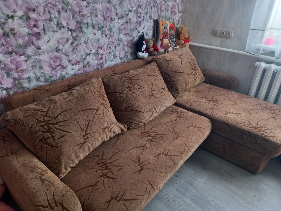 Диван кутовий в гарному стані