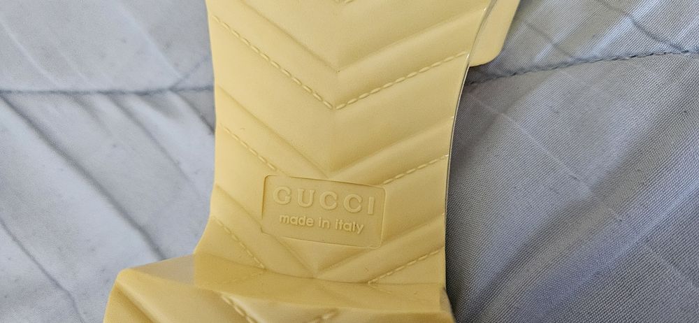 Ładne klapki Gucci
