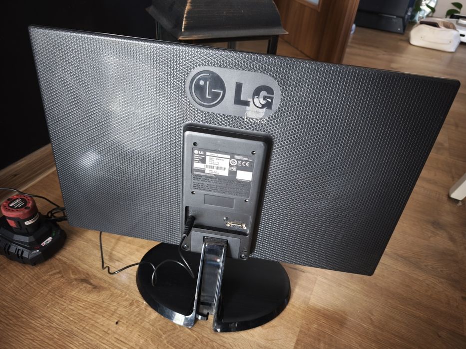 Monitor LG 22M38A – 22 cale, w dobrym stanie