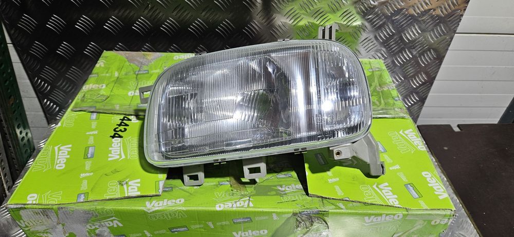 Lampa lewy przód nissan Micra II k11 nowa oryginał valeo 92-