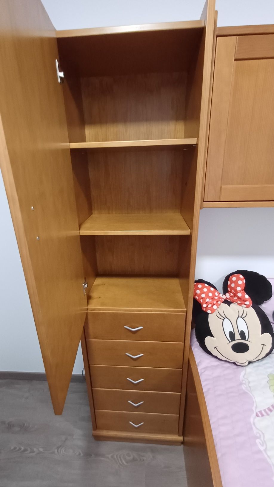 Mobília quarto / estudio, com 2 camas, em excelente estado.