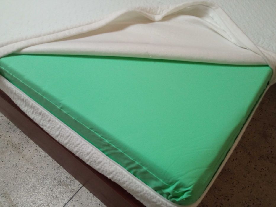 Cama solteiro com arrumação