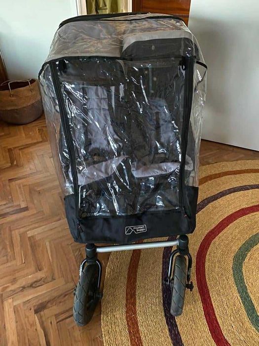 Carrinho duplo - gémeos Mountain buggy