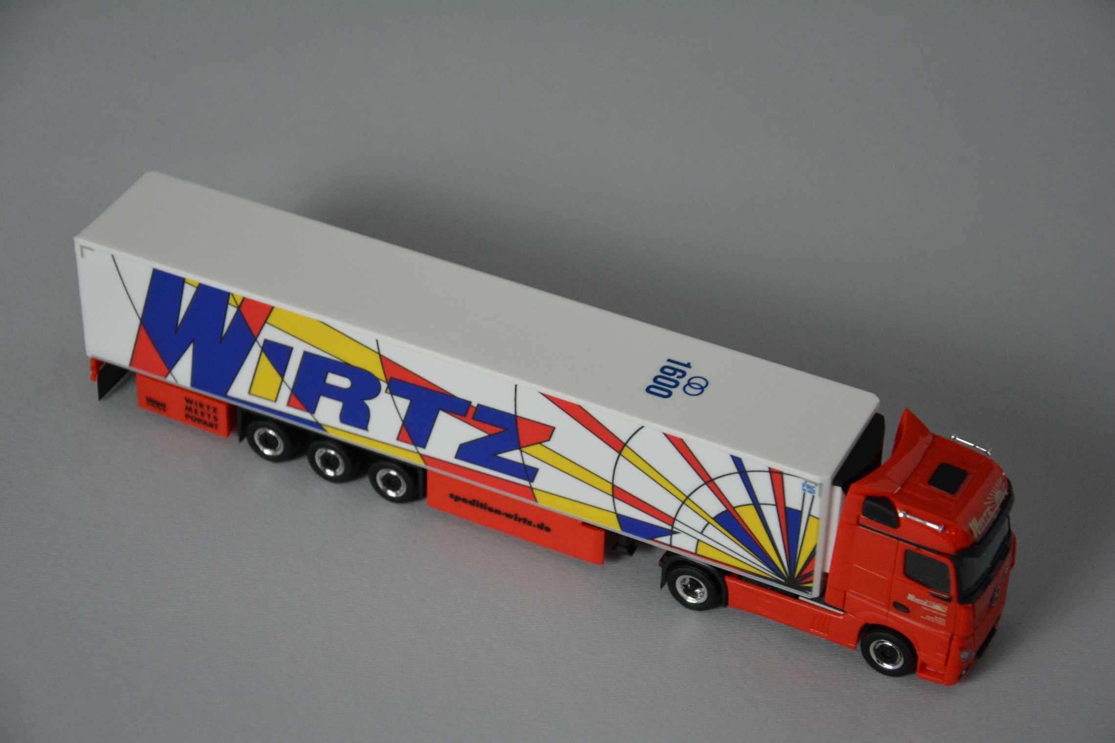 1:87 (H0) Herpa 315593 -  MB Actros BigSp. + chłodnia - Wirtz (Popart)